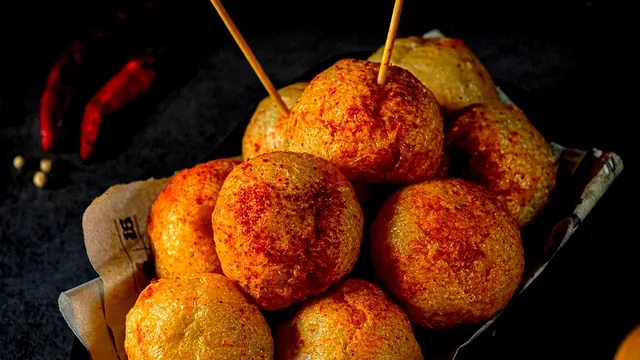 Tahu Bulat Bandung Jajanan Goreng Dadakan yang Legendaris